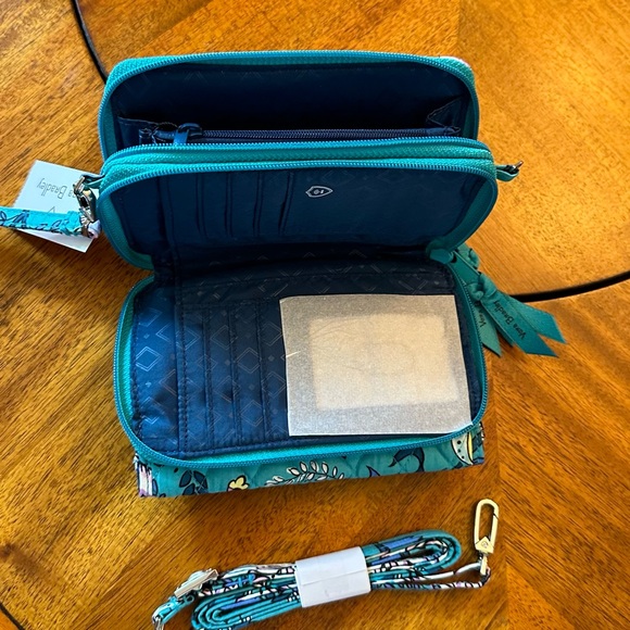 NWT Vera Bradley RIFD 3-in-1 Crossbody Wristlet Bag ~ PEACOCK GARDEN 🦚 - Picture 9 of 12